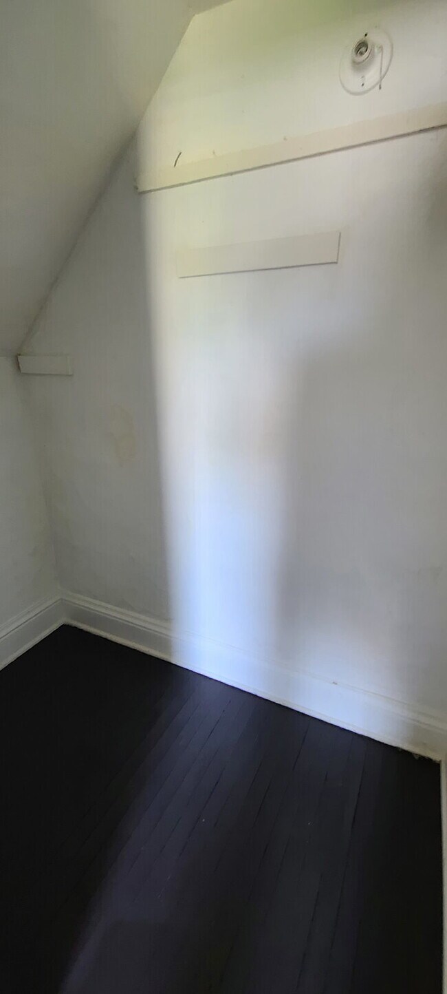 Building Photo - Spacious 4-Bedroom Home in Prime Flint Location