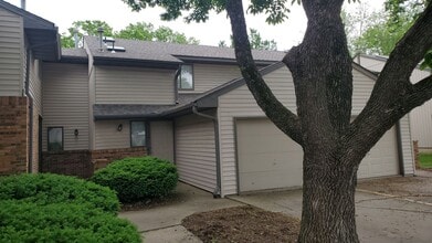 Building Photo - 4 bd, 3.5 ba Foxfire condo, just south of MU campus, w/d, 1 car garage, near Green Meadows and Pr...