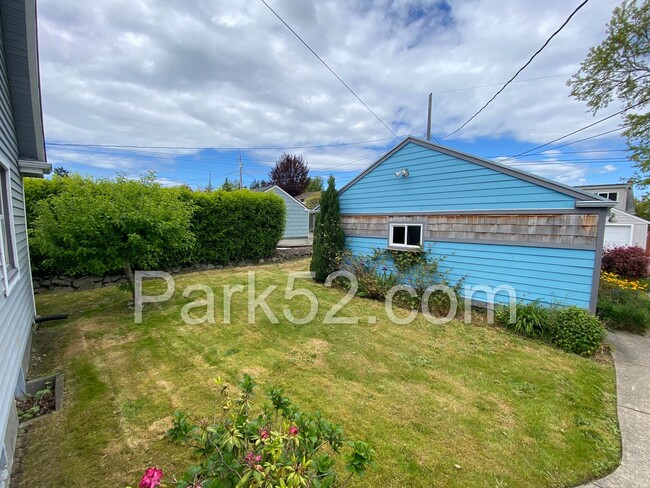 Building Photo - Beautiful 4 Bedroom in North Tacoma!