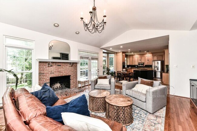 Building Photo - 641 Meade Dr SW
