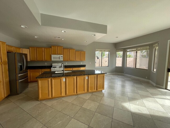 Building Photo - 2225 E Detroit St