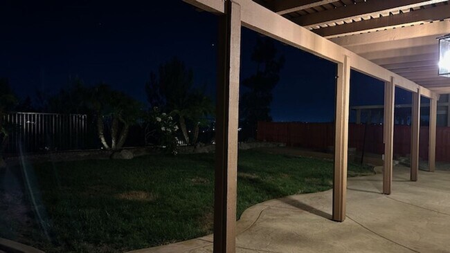 Building Photo - Luxurious 4-Bedroom View Home in Desirable...