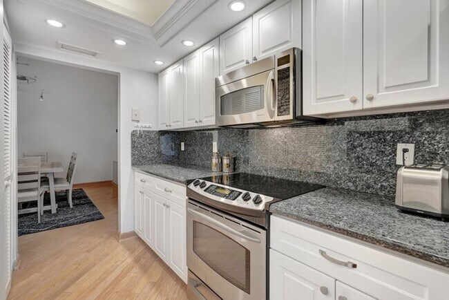 Building Photo - 3200 S Ocean Blvd