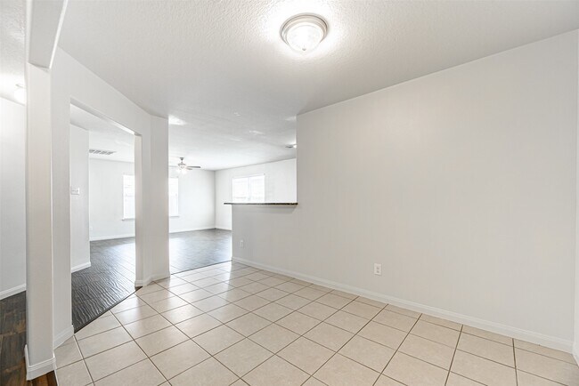 Building Photo - 11207 Hall Pines Ct