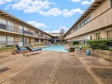 Building Photo - 3809 N Braeswood Blvd