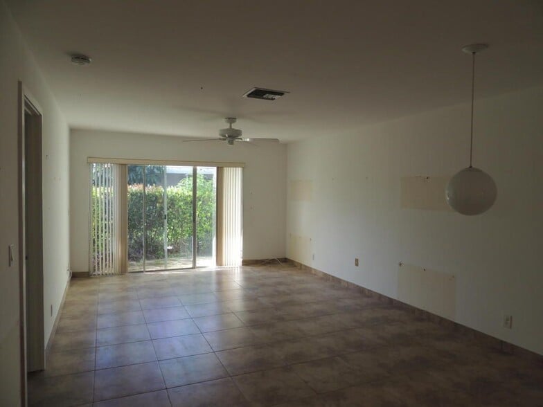 Building Photo - 2381 Papaya Dr