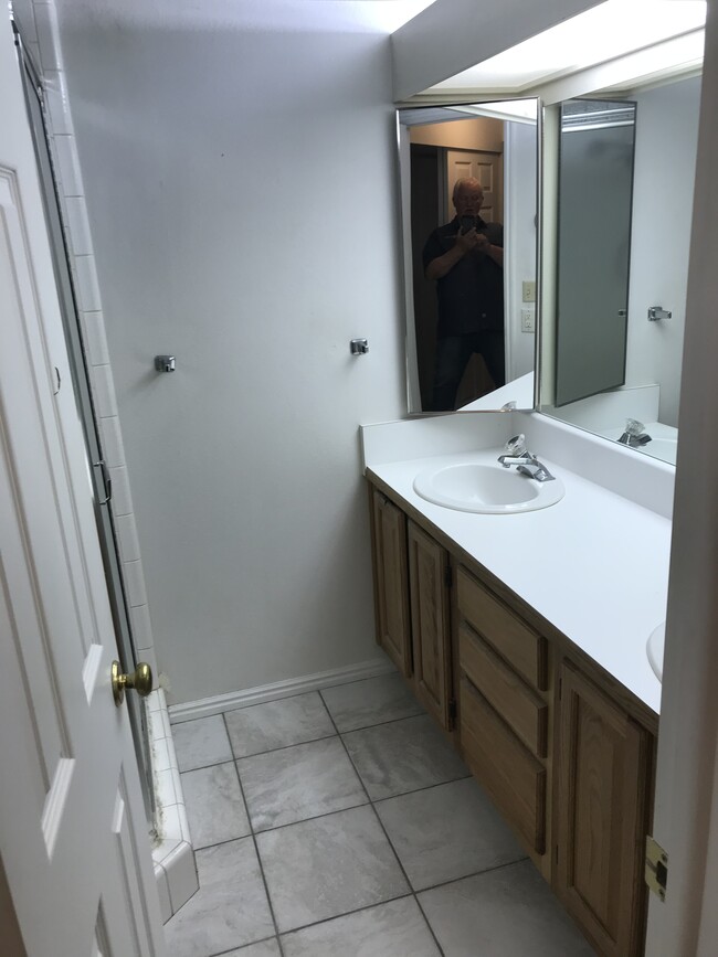 Building Photo - 650 S Main St