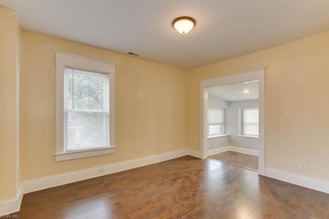 Building Photo - 615 W 34th St