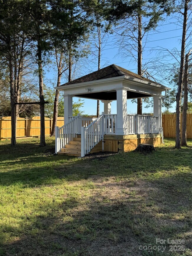 Building Photo - 4533 Cades Cove Dr