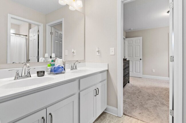 Building Photo - Spacious Ooltewah House Available