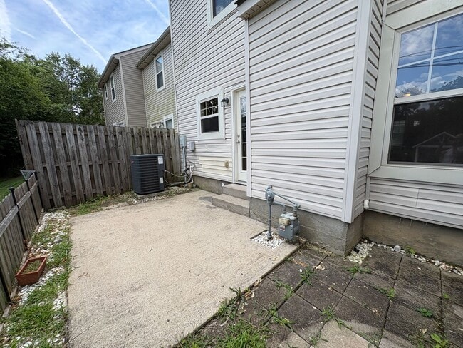 Building Photo - 735 Tulip Grove Rd