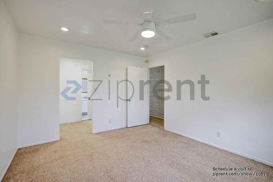 Building Photo - Unit
