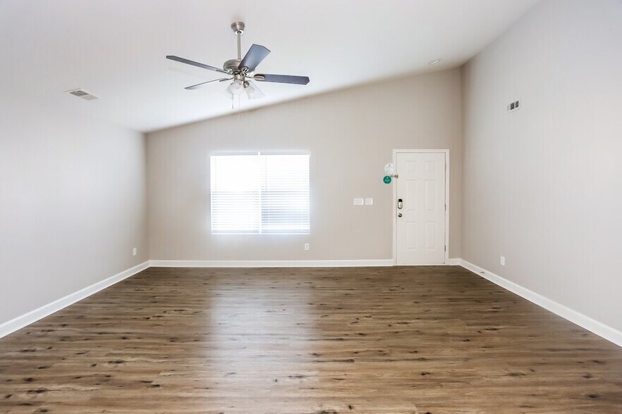 Building Photo - 11016 Thousand Oaks Dr