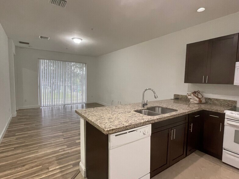 Building Photo - 1955 Marsh Harbor Dr