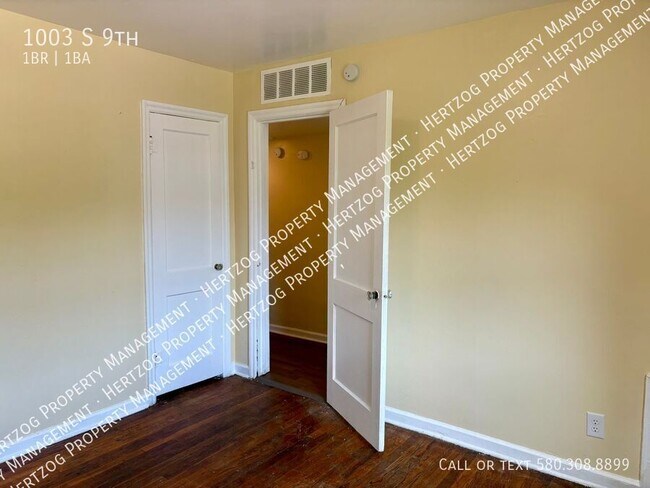 Building Photo - 1003 S 9th-