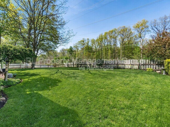 Building Photo - 5551 Ainsley Dr