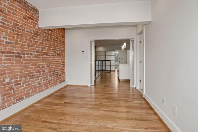 Building Photo - 1506 Wisconsin Ave NW