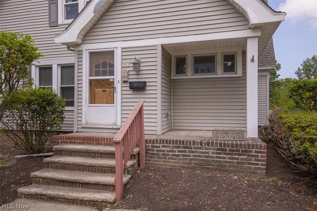 Building Photo - 912 Cambridge Rd