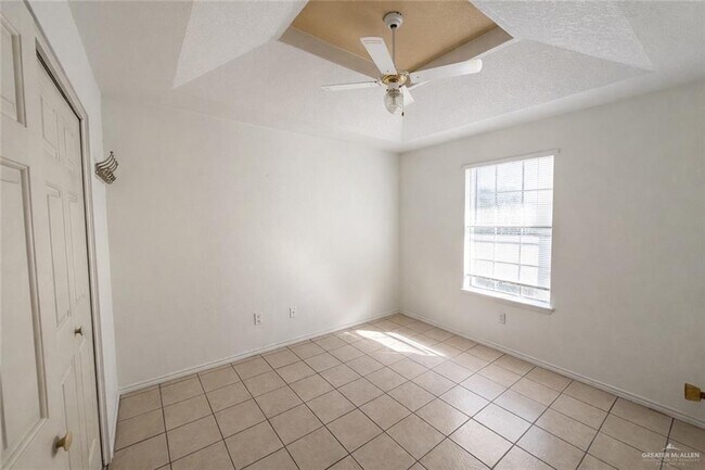 Building Photo - 607 Gastel Cir