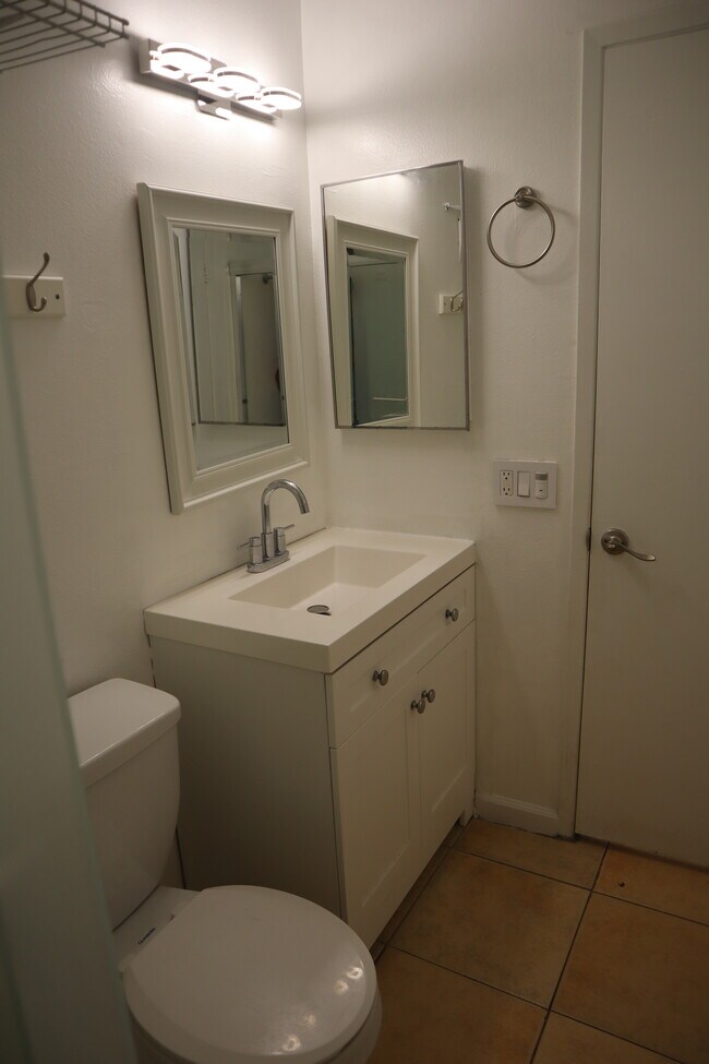 Building Photo - 3549 Castle Glen Dr