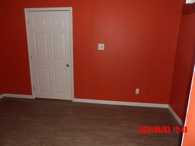 Building Photo - 3 bedroom house
