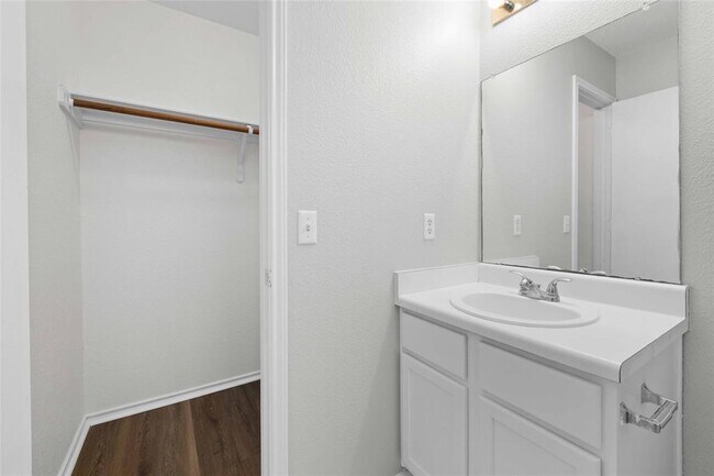 Building Photo - 112 Ames Cove
