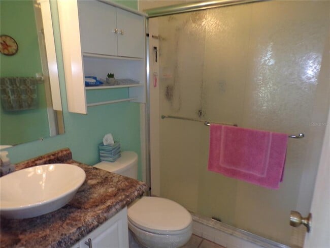 Building Photo - 4016 Oakview Dr