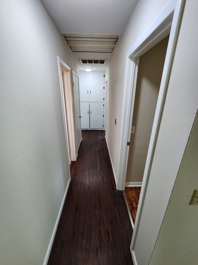 Building Photo - Spacious 3-Bedroom, 2-Bathroom Home COMING...