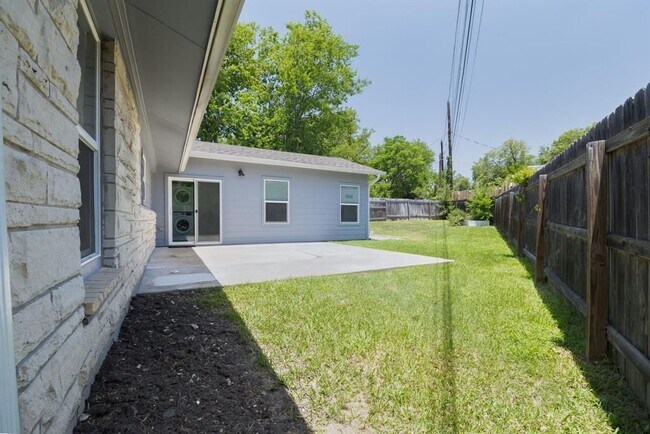 Building Photo - 3703 Tower View Ct