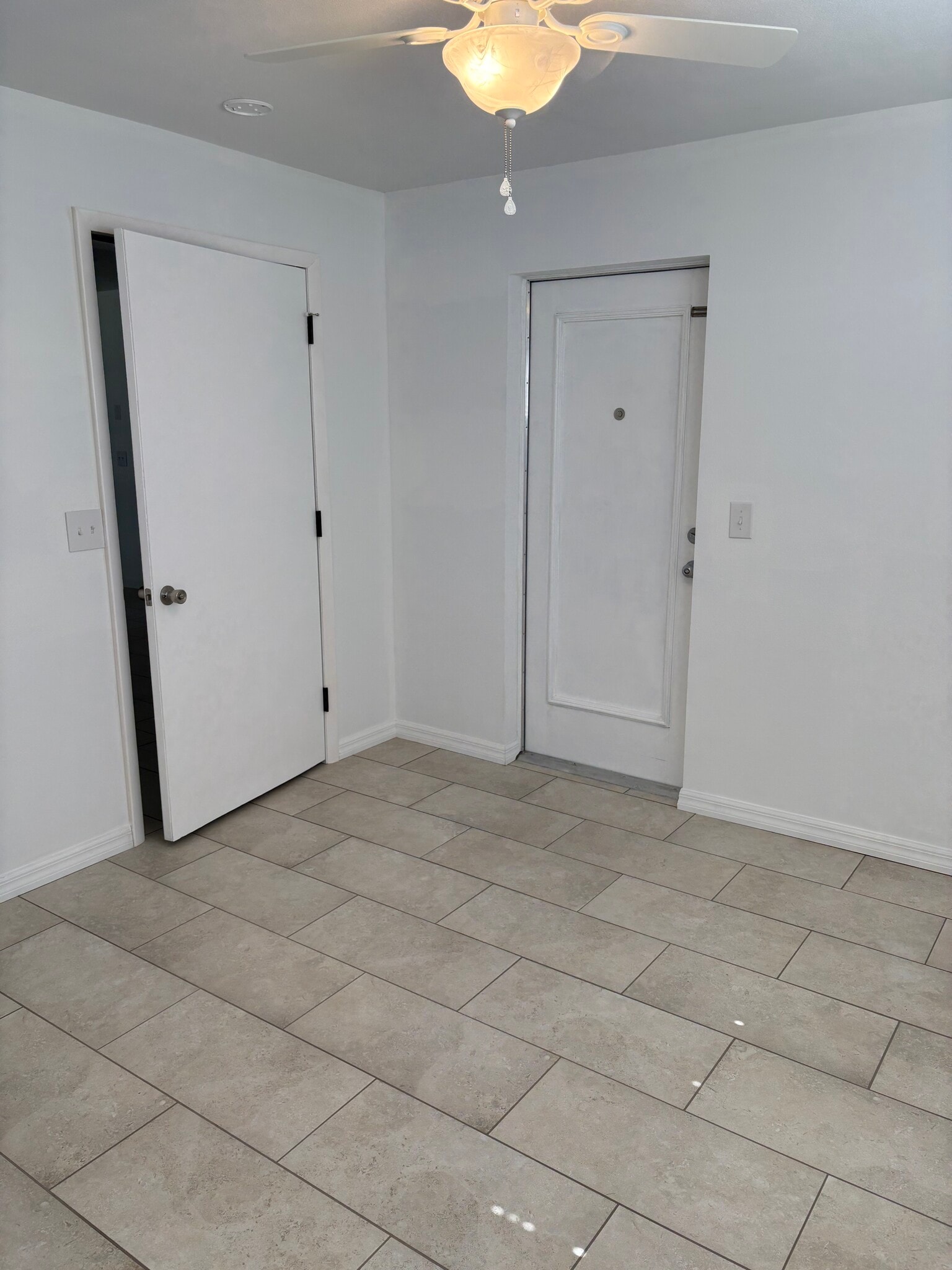 bedroom #3 - 690 Avenue C SE