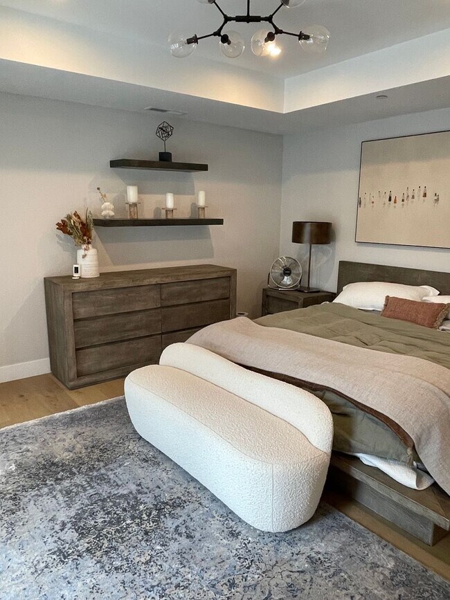 Building Photo - Stunning new build, top of the line everything, walk to town location, close to schools! INCLUDES...