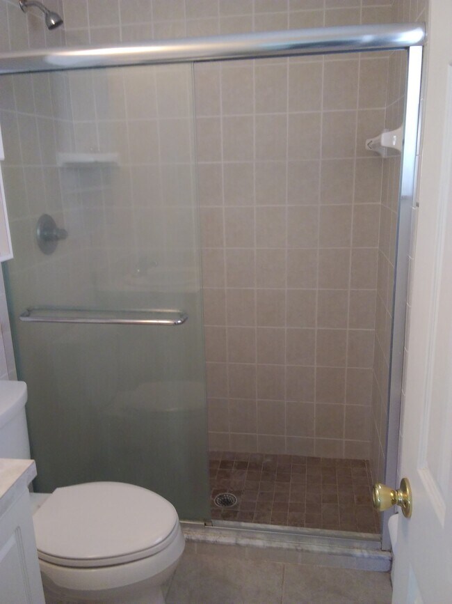 Bath 2 - 5168 Taylor Ave