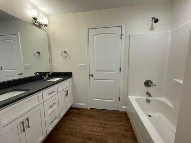 Building Photo - Sign a 12-month lease now and receive the ...