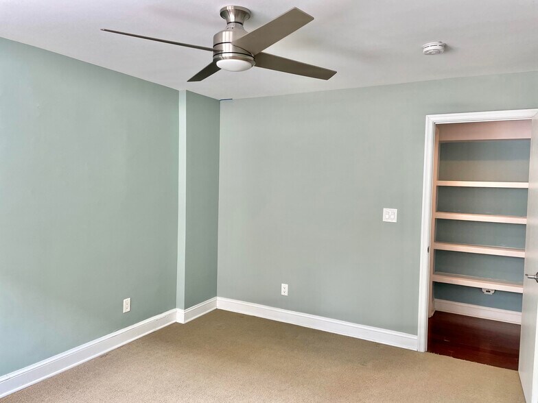 Building Photo - 2339 40th Pl NW