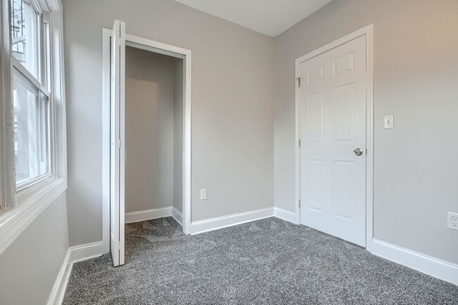 Building Photo - 4012 Fernhill Ave