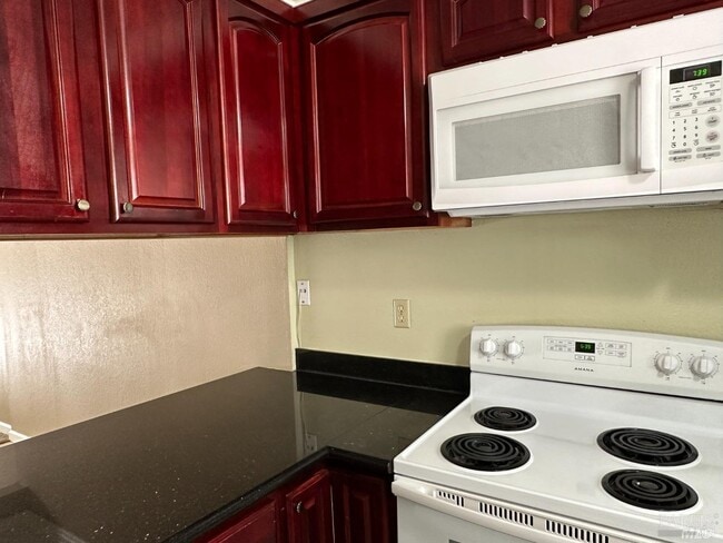 Building Photo - 2161 Northwood Cir