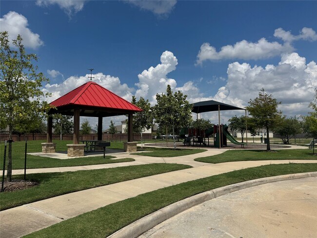 Building Photo - 1013 Pitch Pne Ct