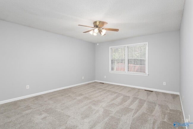 Building Photo - 2624 Excalibur Dr SE