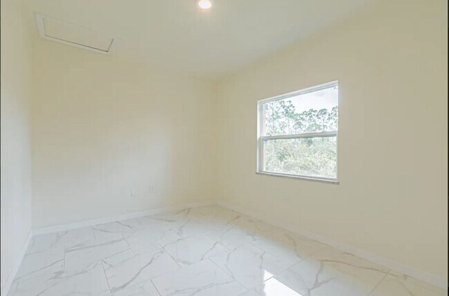 Building Photo - Great Location in Lake Placid-Large Three ...