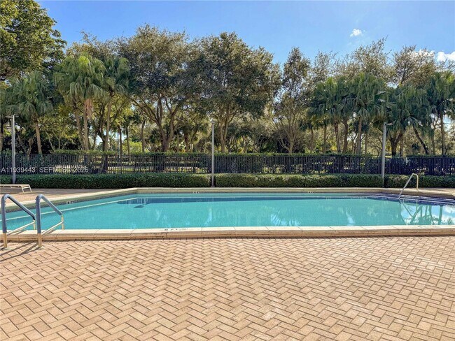 Building Photo - 3301 N Country Club Dr