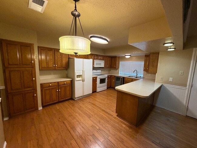 Building Photo - 934 Flagstone Dr