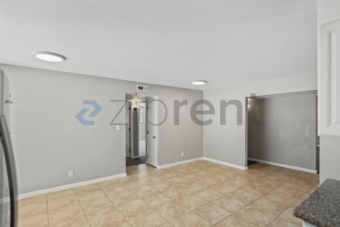 Building Photo - Unit 1