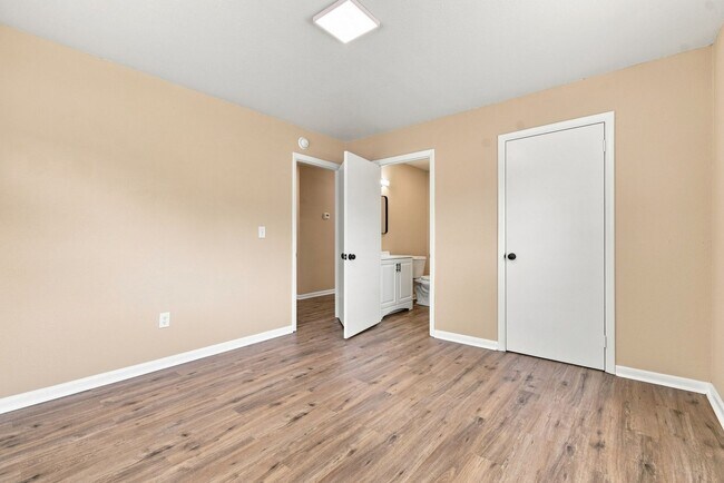 Building Photo - 65 2nd St