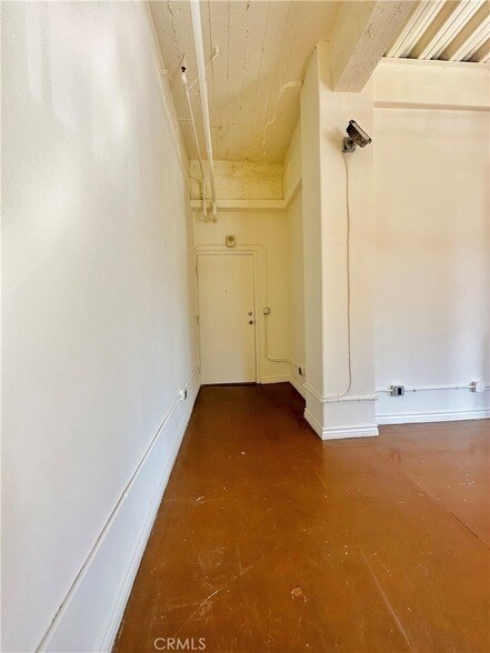Building Photo - 312 W 5th St