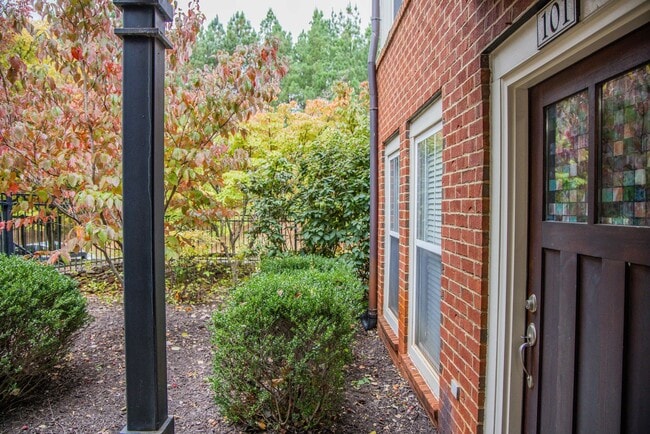Building Photo - 2 Bedroom/ 2 bath - entry level END UNIT with side balcony- Fully Furnished and only a $500 depos...