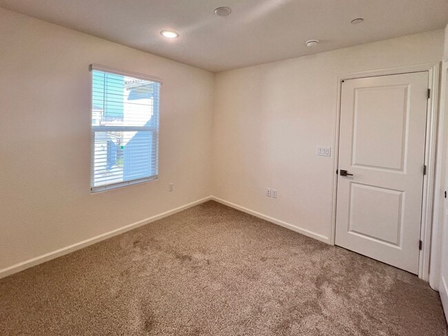 Building Photo - $2,450 Shepherd & Sunnyside, New 3 bedroom House - Clovis / Solar Panels