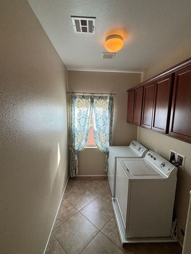 Building Photo - Gated 3-Bedroom Home with Community Pool Near Fort Apache & Blue Diamond