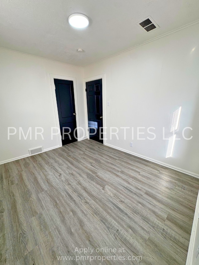 Building Photo - 1 Bedroom/1 Bathroom House