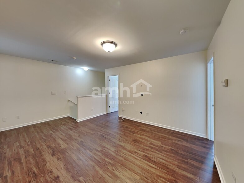 Building Photo - 1113 Garrison Rd