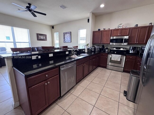 Building Photo - 9165 SW 170th Ave